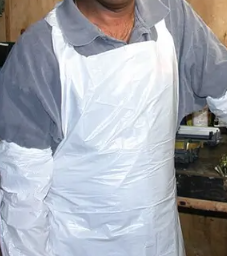 EM-7051(CSX100) TABLIERS JETABLES EN POLYÉTHYLÈNE BLANC (28''X46'') 10X100/CAISSE